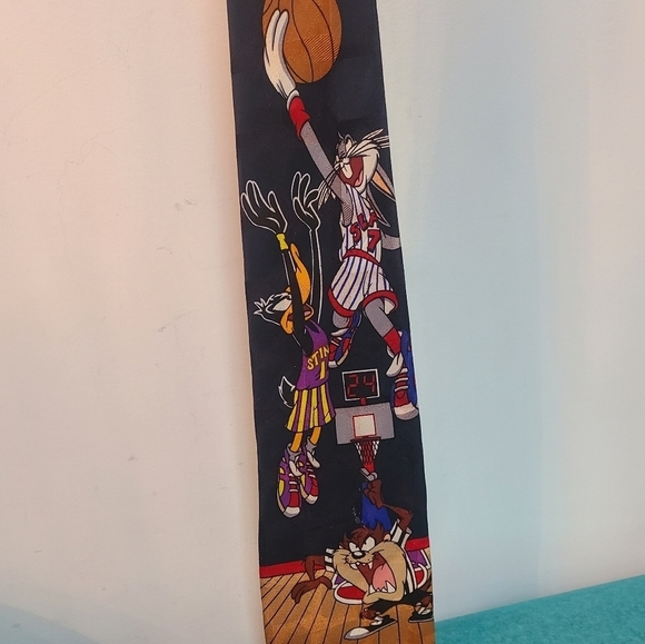 1996 Looney Tunes Mania 100% Silk Tie 👔 - Picture 9 of 9